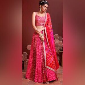 This lengha is absolutely gorgeous with Bandhani dupatta,small, New, low price